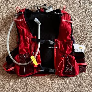 New with tags - Nathan VaporAir 2.0 7L unisex L-XXL